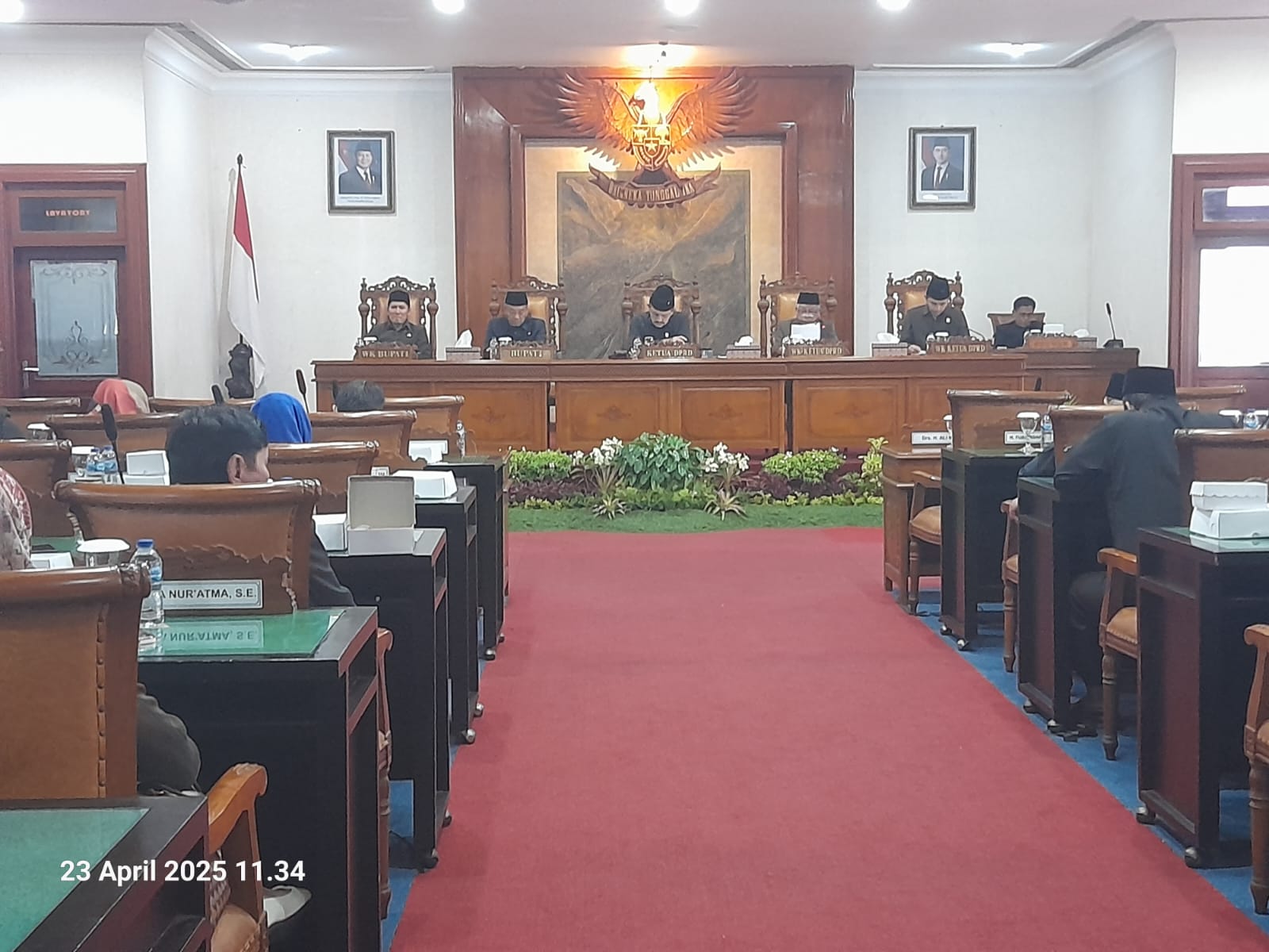 Rapat paripurna DPRD Tulungagung bersama bupati Gatut sunu Wibowo