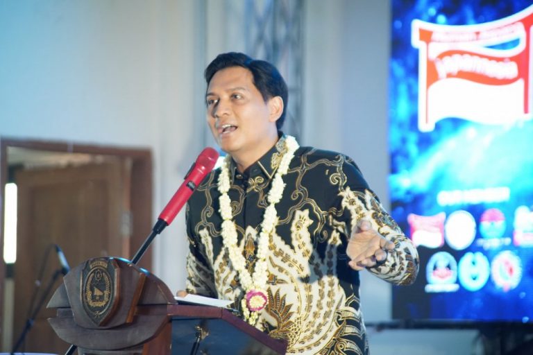 Bupati-Lucky-Hakim-Lepas-150-Siswa-LPK-Kaina-ke-Jepang-Dorong-Peningkatan-Ekonomi-Masyarakat-Indramayu-768x512
