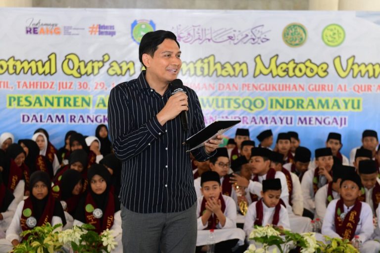 Wujudkan-Program-Indramayu-Mengaji-Ponpes-Al-Urwatul-Wutsqo-Gelar-Khotmil-Quran-Metode-Ummi-768x512