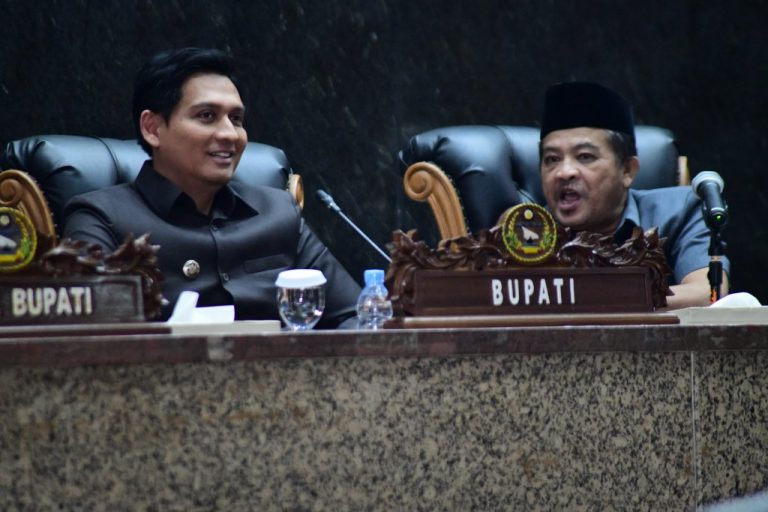 Dihadapan-Bupati-Lucky-Hakim-DPRD-Indramayu-Sampaikan-Hasil-Kajian-Bapemperda-Terhadap-5-Raperda-768x512