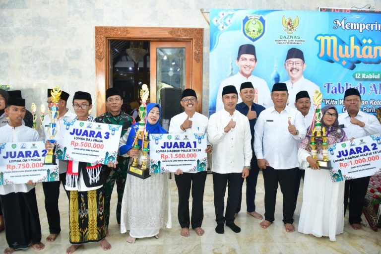 Dai-Muda-Unjuk-Gigi-Semarakkan-Maulid-Nabi-di-Indramayu-768x512